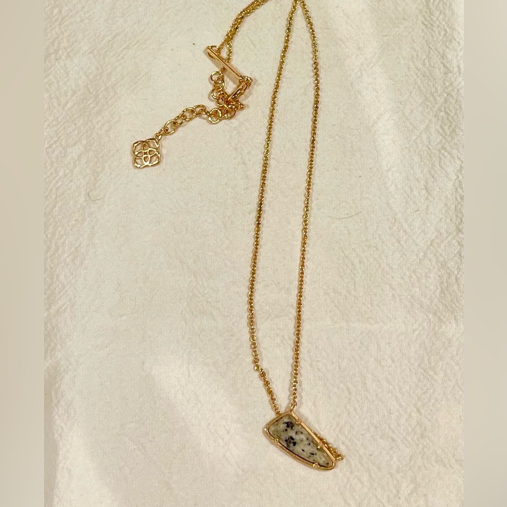 Kendra Scott Rose Gold necklace